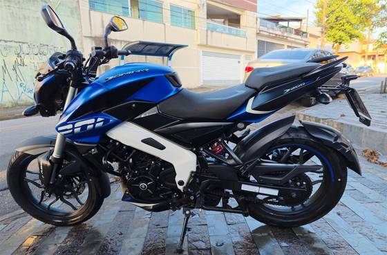 BAJAJ DOMINAR 200 BAJAJ DOMINAR 200